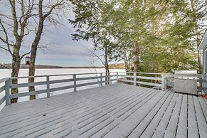 Palmyra Cottage w/ Deck on Whites Pond!