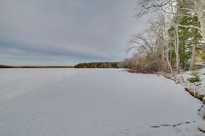 Palmyra Cottage w/ Deck on Whites Pond!