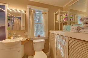 Palmyra Cottage w/ Deck on Whites Pond!
