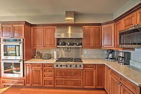 Lake Lovers Oasis: Hot Tub & Mt Rainier View!