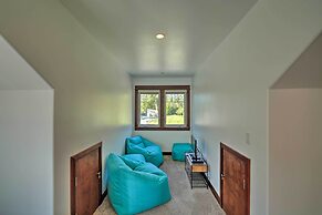 Lake Lovers Oasis: Hot Tub & Mt Rainier View!