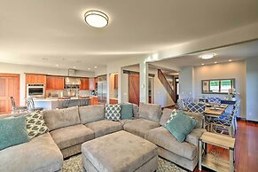 Lake Lovers Oasis: Hot Tub & Mt Rainier View!