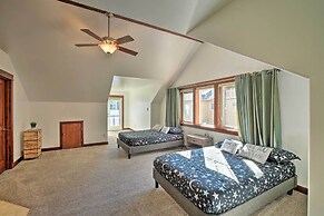 Lake Lovers Oasis: Hot Tub & Mt Rainier View!