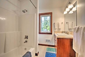 Lake Lovers Oasis: Hot Tub & Mt Rainier View!