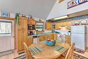 Family-friendly Murphy Cabin w/ Deck & Fire Pit!