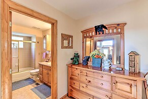 Family-friendly Murphy Cabin w/ Deck & Fire Pit!