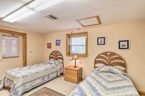 Family-friendly Murphy Cabin w/ Deck & Fire Pit!