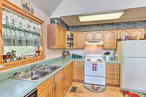 Family-friendly Murphy Cabin w/ Deck & Fire Pit!