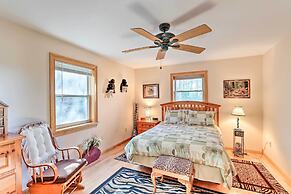 Family-friendly Murphy Cabin w/ Deck & Fire Pit!