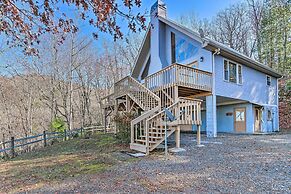 Family-friendly Murphy Cabin w/ Deck & Fire Pit!