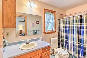 Family-friendly Murphy Cabin w/ Deck & Fire Pit!