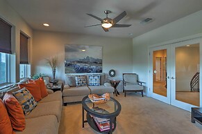 Chic Villa w/ Infinity Pool: 10 Mi to Downtown!