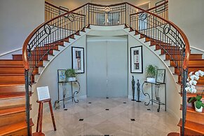 Chic Villa w/ Infinity Pool: 10 Mi to Downtown!