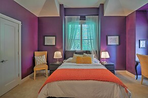 Chic Villa w/ Infinity Pool: 10 Mi to Downtown!