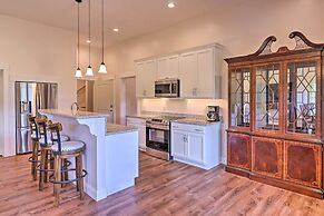 Mountain Refuge w/ View, 12 Mi to Asheville!