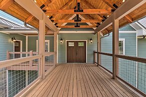 Mountain Refuge w/ View, 12 Mi to Asheville!