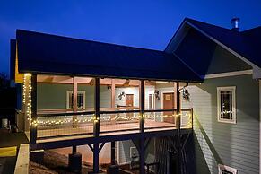 Mountain Refuge w/ View, 12 Mi to Asheville!