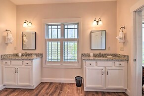 Mountain Refuge w/ View, 12 Mi to Asheville!