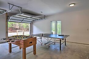 Mountain Refuge w/ View, 12 Mi to Asheville!