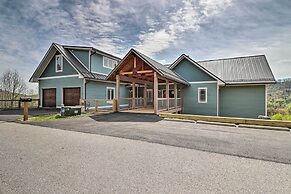 Mountain Refuge w/ View, 12 Mi to Asheville!