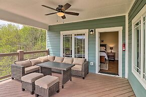 Mountain Refuge w/ View, 12 Mi to Asheville!