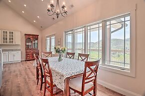 Mountain Refuge w/ View, 12 Mi to Asheville!