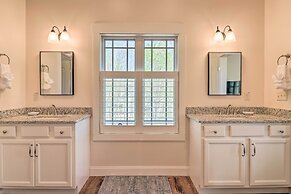 Mountain Refuge w/ View, 12 Mi to Asheville!