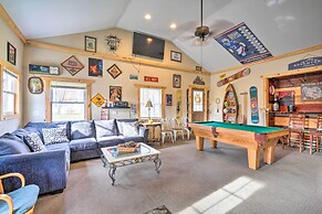 Spacious Victorian Home 1/4 Mi to Holiday Valley!