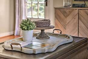 Fredericksburg Cottage w/ Grill - Walk to Main St!