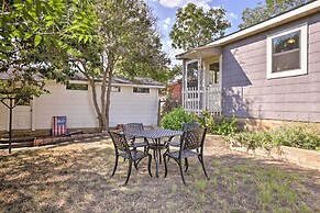 Fredericksburg Cottage w/ Grill - Walk to Main St!