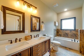 Tranquility Lake Getaway w/ Hot Tub on 27 Acres!