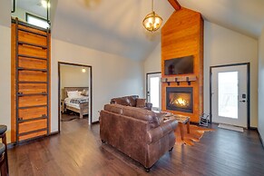 Tranquility Lake Getaway w/ Hot Tub on 27 Acres!