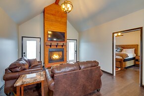 Tranquility Lake Getaway w/ Hot Tub on 27 Acres!