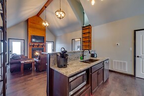 Tranquility Lake Getaway w/ Hot Tub on 27 Acres!