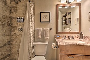 Modern Mountain Escape on Golf Course w/ Hot Tub!