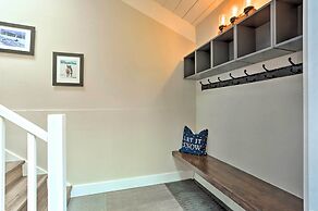 Modern Mountain Escape on Golf Course w/ Hot Tub!