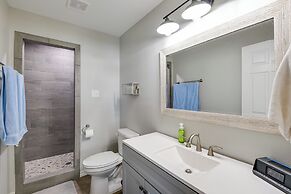 Spacious Palo Pinto Home: Private Dock & Pool