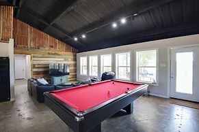 Spacious Palo Pinto Home: Private Dock & Pool