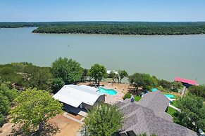 Spacious Palo Pinto Home: Private Dock & Pool