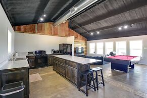 Spacious Palo Pinto Home: Private Dock & Pool