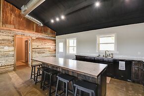 Spacious Palo Pinto Home: Private Dock & Pool