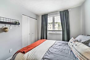 Pittsburgh Retreat w/ Deck ~ 4 Mi to Dtwn!
