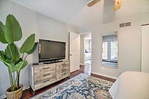 Pittsburgh Retreat w/ Deck ~ 4 Mi to Dtwn!