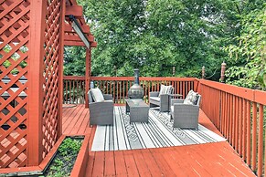 Pittsburgh Retreat w/ Deck ~ 4 Mi to Dtwn!