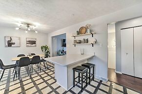 Pittsburgh Retreat w/ Deck ~ 4 Mi to Dtwn!
