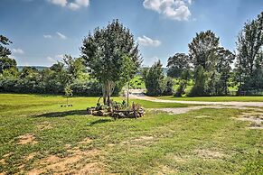 2 Mi to Lake Hamilton: Hot Springs Cabin Rental!