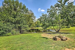 2 Mi to Lake Hamilton: Hot Springs Cabin Rental!