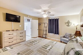 Ferriday Lakehouse w/ Private Dock, Deck, & Yard!