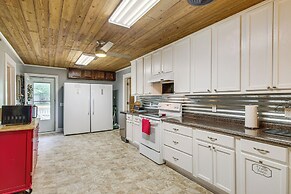 Ferriday Lakehouse w/ Private Dock, Deck, & Yard!