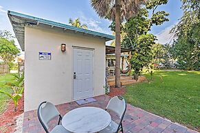 1 Block to Deerfield Beach: Studio w/ Fire Pit!